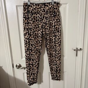Victoria's Secret leopard print active leggings 14